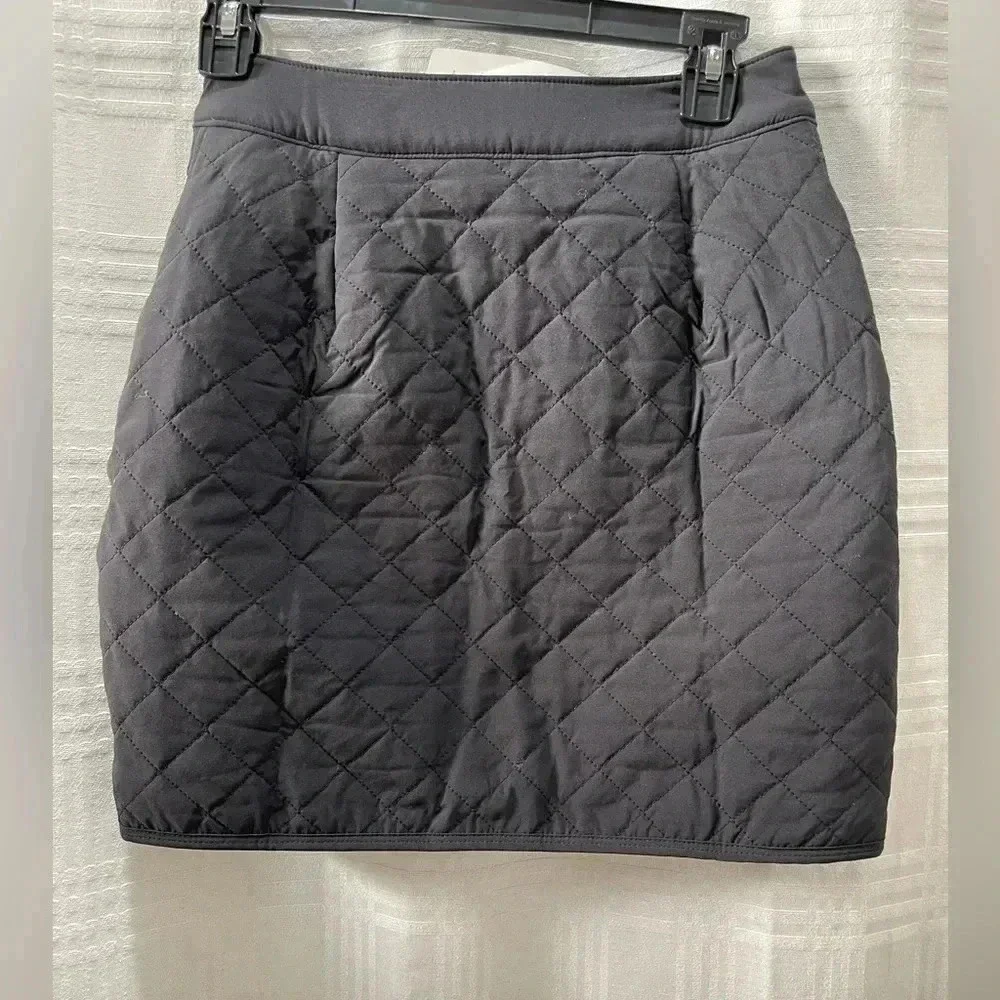 Athleta Apres Ski skirt quilted black zip up